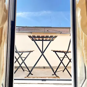 Ophele House , Roma Italia
